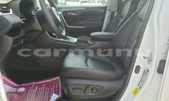 Acheter Occasion Voiture Toyota RAV4 Blanc à Brazzaville, Commune de Brazzaville Acheter Occasion Voiture Toyota RAV4 Blanc à Brazzaville, Commune de Brazzaville