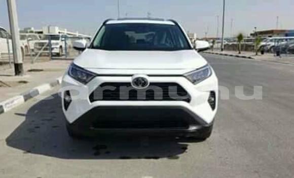 Acheter Occasion Voiture Toyota RAV4 Blanc à Brazzaville, Commune de Brazzaville Acheter Occasion Voiture Toyota RAV4 Blanc à Brazzaville, Commune de Brazzaville