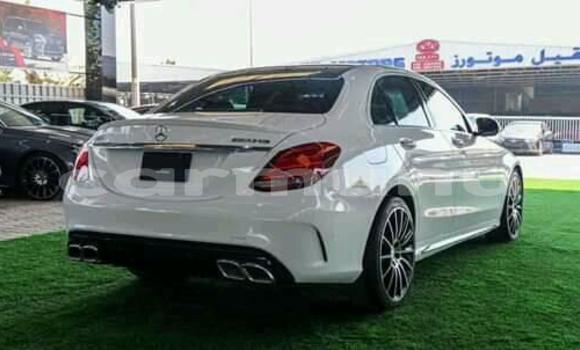 Acheter Occasion Voiture Mercedes-Benz C–Class Blanc à Brazzaville, Commune de Brazzaville Acheter Occasion Voiture Mercedes-Benz C–Class Blanc à Brazzaville, Commune de Brazzaville