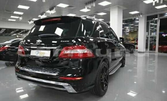 Acheter Occasion Voiture Mercedes-Benz ML–Class Noir à Djambala, Plateaux Acheter Occasion Voiture Mercedes-Benz ML–Class Noir à Djambala, Plateaux