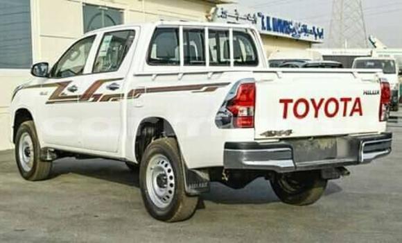 Acheter Occasion Voiture Toyota Hilux Blanc à Brazzaville, Commune de Brazzaville Acheter Occasion Voiture Toyota Hilux Blanc à Brazzaville, Commune de Brazzaville