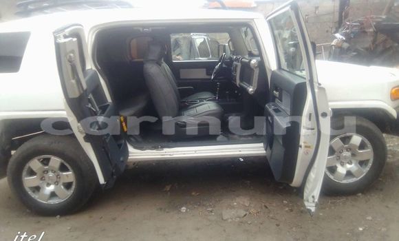 Buy Used Toyota FJ Cruiser White Car in Brazzaville in Municipality of Brazzaville Buy Used Toyota FJ Cruiser White Car in Brazzaville in Municipality of Brazzaville
