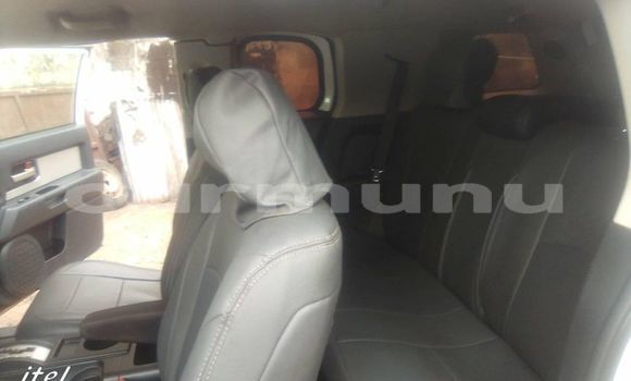 Buy Used Toyota FJ Cruiser White Car in Brazzaville in Municipality of Brazzaville Buy Used Toyota FJ Cruiser White Car in Brazzaville in Municipality of Brazzaville
