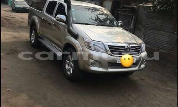 Buy Used Toyota Hilux Silver Car in Brazzaville in Municipality of Brazzaville Buy Used Toyota Hilux Silver Car in Brazzaville in Municipality of Brazzaville