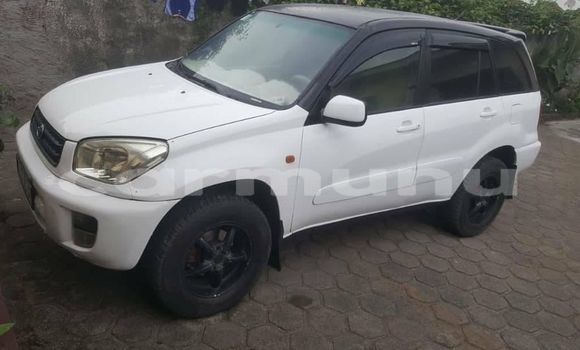 Acheter Occasion Voiture Toyota RAV4 Blanc à Brazzaville, Commune de Brazzaville Acheter Occasion Voiture Toyota RAV4 Blanc à Brazzaville, Commune de Brazzaville