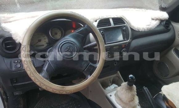 Acheter Occasion Voiture Toyota RAV4 Blanc à Brazzaville, Commune de Brazzaville Acheter Occasion Voiture Toyota RAV4 Blanc à Brazzaville, Commune de Brazzaville