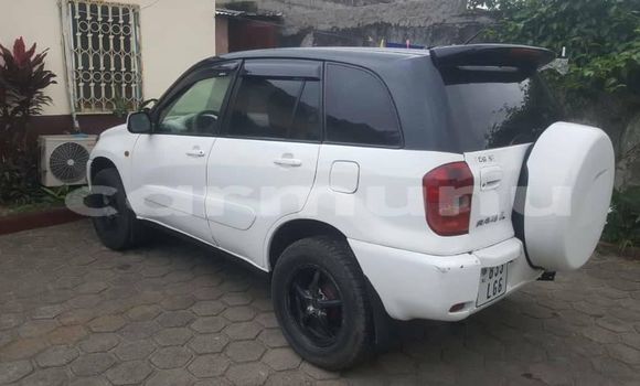 Acheter Occasion Voiture Toyota RAV4 Blanc à Brazzaville, Commune de Brazzaville Acheter Occasion Voiture Toyota RAV4 Blanc à Brazzaville, Commune de Brazzaville