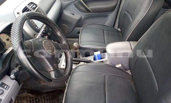 Acheter Occasion Voiture Toyota RAV4 Vert à Brazzaville, Commune de Brazzaville Acheter Occasion Voiture Toyota RAV4 Vert à Brazzaville, Commune de Brazzaville