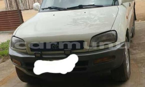 Acheter Occasion Voiture Toyota RAV4 Blanc à Brazzaville, Commune de Brazzaville Acheter Occasion Voiture Toyota RAV4 Blanc à Brazzaville, Commune de Brazzaville