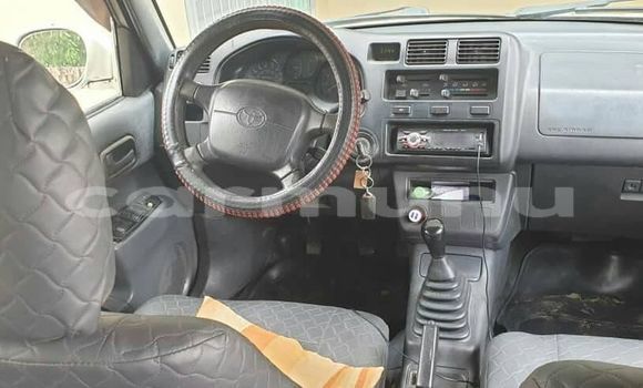 Acheter Occasion Voiture Toyota RAV4 Blanc à Brazzaville, Commune de Brazzaville Acheter Occasion Voiture Toyota RAV4 Blanc à Brazzaville, Commune de Brazzaville