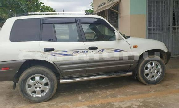 Acheter Occasion Voiture Toyota RAV4 Blanc à Brazzaville, Commune de Brazzaville Acheter Occasion Voiture Toyota RAV4 Blanc à Brazzaville, Commune de Brazzaville