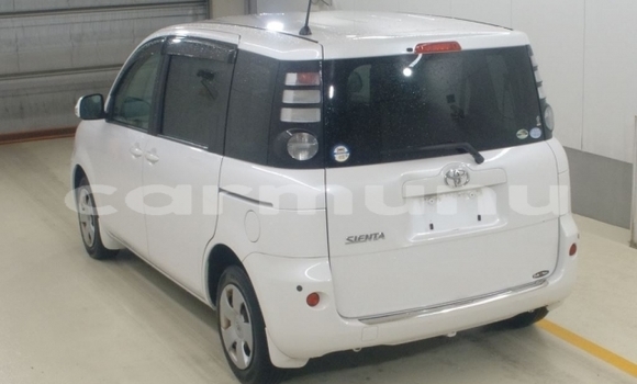 Acheter Occasion Voiture Toyota Sienta Blanc à Kinkala, Pool Acheter Occasion Voiture Toyota Sienta Blanc à Kinkala, Pool