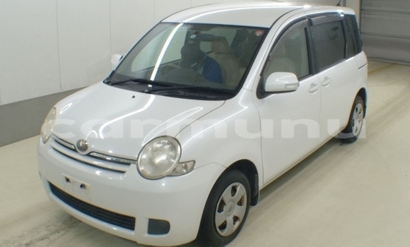 Acheter Occasion Voiture Toyota Sienta Blanc à Kinkala, Pool Acheter Occasion Voiture Toyota Sienta Blanc à Kinkala, Pool