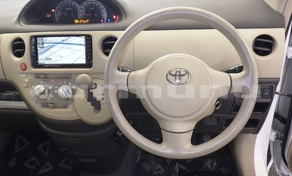 Acheter Occasion Voiture Toyota Sienta Blanc à Kinkala, Pool Acheter Occasion Voiture Toyota Sienta Blanc à Kinkala, Pool