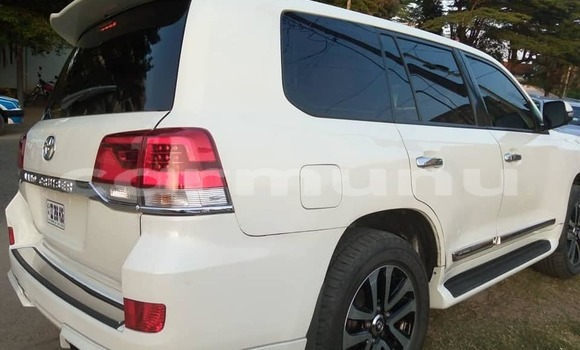 Acheter Occasion Voiture Toyota Land Cruiser Blanc à Brazzaville, Commune de Brazzaville Acheter Occasion Voiture Toyota Land Cruiser Blanc à Brazzaville, Commune de Brazzaville