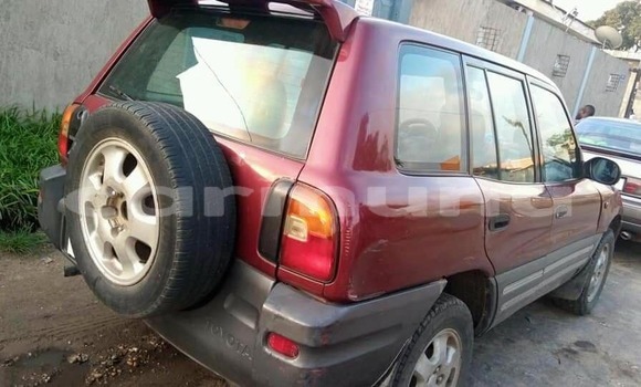 Acheter Occasion Voiture Toyota RAV4 Rouge à Brazzaville, Commune de Brazzaville Acheter Occasion Voiture Toyota RAV4 Rouge à Brazzaville, Commune de Brazzaville