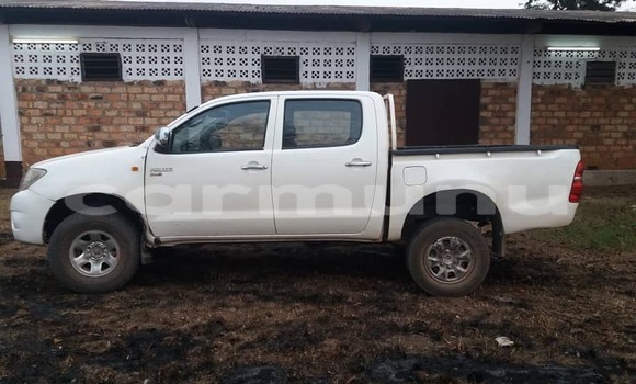 Acheter Occasion Voiture Toyota Hilux Blanc à Brazzaville, Commune de Brazzaville Acheter Occasion Voiture Toyota Hilux Blanc à Brazzaville, Commune de Brazzaville