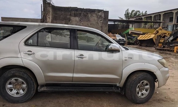 Acheter Occasion Voiture Toyota Fortuner Gris à Brazzaville, Commune de Brazzaville Acheter Occasion Voiture Toyota Fortuner Gris à Brazzaville, Commune de Brazzaville