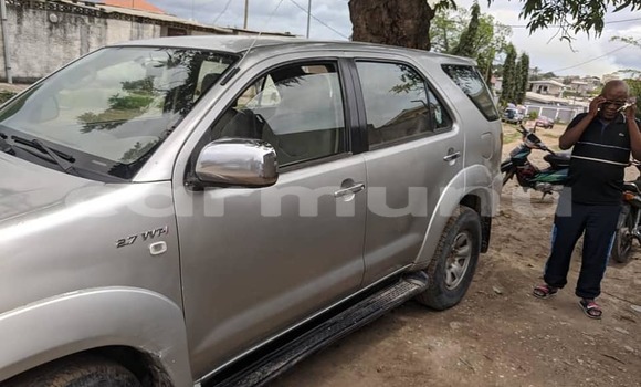 Acheter Occasion Voiture Toyota Fortuner Gris à Brazzaville, Commune de Brazzaville Acheter Occasion Voiture Toyota Fortuner Gris à Brazzaville, Commune de Brazzaville