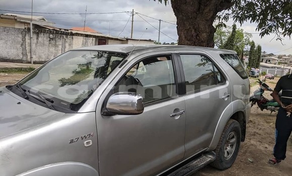 Acheter Occasion Voiture Toyota Fortuner Gris à Brazzaville, Commune de Brazzaville Acheter Occasion Voiture Toyota Fortuner Gris à Brazzaville, Commune de Brazzaville