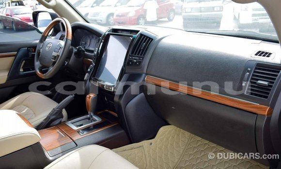Buy Import Toyota Land Cruiser Other Car in Import - Dubai in Region of Bouenza Buy Import Toyota Land Cruiser Other Car in Import - Dubai in Region of Bouenza
