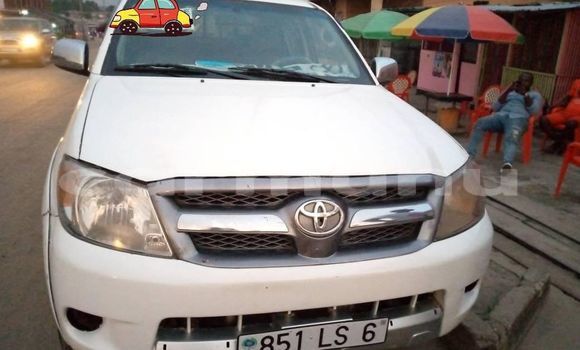 Buy Used Toyota Hilux White Car in Black Point in Kouilou region Buy Used Toyota Hilux White Car in Black Point in Kouilou region