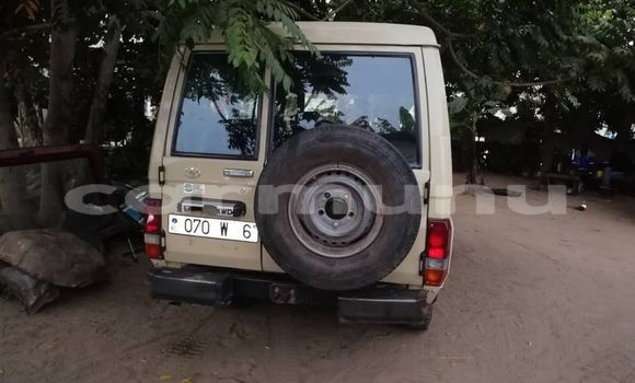 Acheter Occasion Voiture Toyota Land Cruiser Beige à Brazzaville, Commune de Brazzaville Acheter Occasion Voiture Toyota Land Cruiser Beige à Brazzaville, Commune de Brazzaville