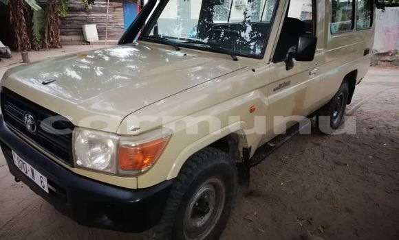 Acheter Occasion Voiture Toyota Land Cruiser Beige à Brazzaville, Commune de Brazzaville Acheter Occasion Voiture Toyota Land Cruiser Beige à Brazzaville, Commune de Brazzaville