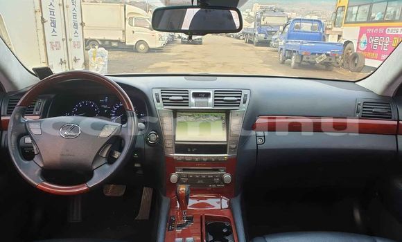 Buy Used Lexus ES Silver Car in Brazzaville in Municipality of Brazzaville Buy Used Lexus ES Silver Car in Brazzaville in Municipality of Brazzaville