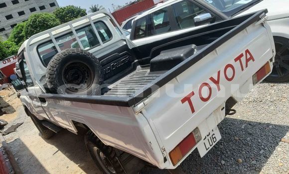 Buy Used Toyota Pickup White Car in Brazzaville in Municipality of Brazzaville Buy Used Toyota Pickup White Car in Brazzaville in Municipality of Brazzaville