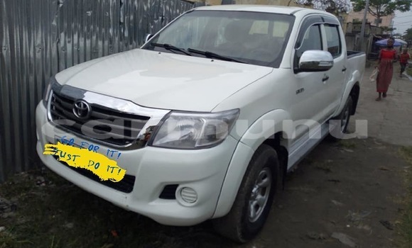 Acheter Occasion Voiture Toyota Hilux Blanc à Brazzaville, Commune de Brazzaville Acheter Occasion Voiture Toyota Hilux Blanc à Brazzaville, Commune de Brazzaville