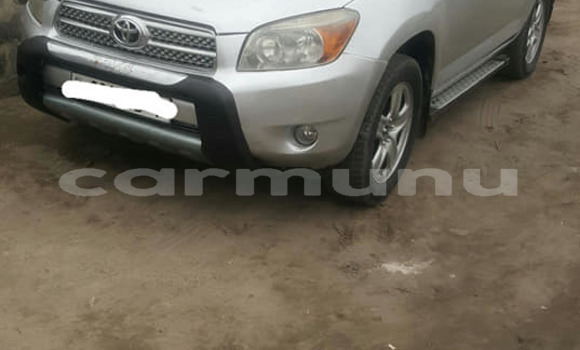 Acheter Occasion Voiture Toyota RAV4 Gris à Brazzaville, Commune de Brazzaville Acheter Occasion Voiture Toyota RAV4 Gris à Brazzaville, Commune de Brazzaville