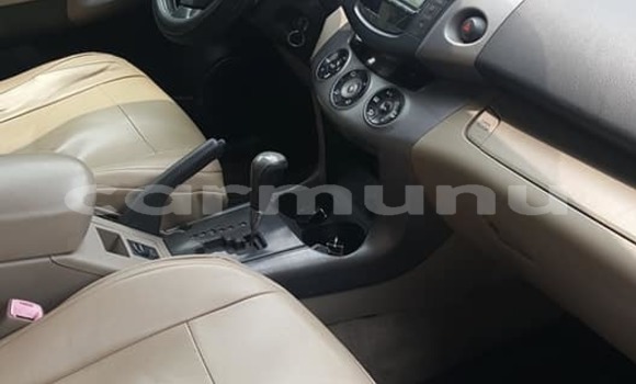 Acheter Occasion Voiture Toyota RAV4 Beige à Brazzaville, Commune de Brazzaville Acheter Occasion Voiture Toyota RAV4 Beige à Brazzaville, Commune de Brazzaville