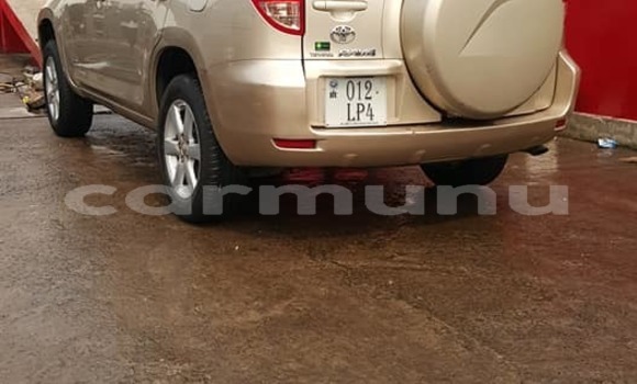 Acheter Occasion Voiture Toyota RAV4 Beige à Brazzaville, Commune de Brazzaville Acheter Occasion Voiture Toyota RAV4 Beige à Brazzaville, Commune de Brazzaville