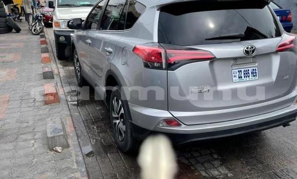 Acheter Occasion Voiture Toyota RAV4 Gris à Brazzaville, Commune de Brazzaville Acheter Occasion Voiture Toyota RAV4 Gris à Brazzaville, Commune de Brazzaville