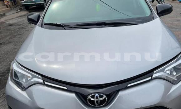 Acheter Occasion Voiture Toyota RAV4 Gris à Brazzaville, Commune de Brazzaville Acheter Occasion Voiture Toyota RAV4 Gris à Brazzaville, Commune de Brazzaville