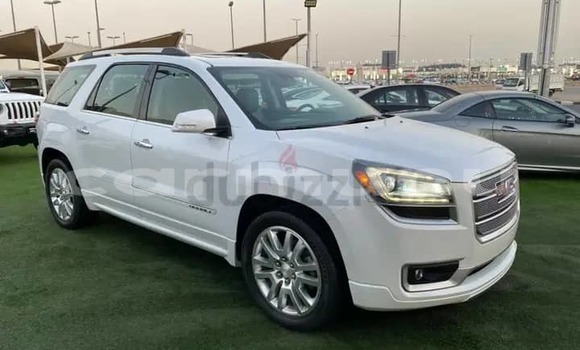 Acheter Occasion Voiture GMC Acadia Blanc à Pointe–Noire, Région du Kouilou Acheter Occasion Voiture GMC Acadia Blanc à Pointe–Noire, Région du Kouilou