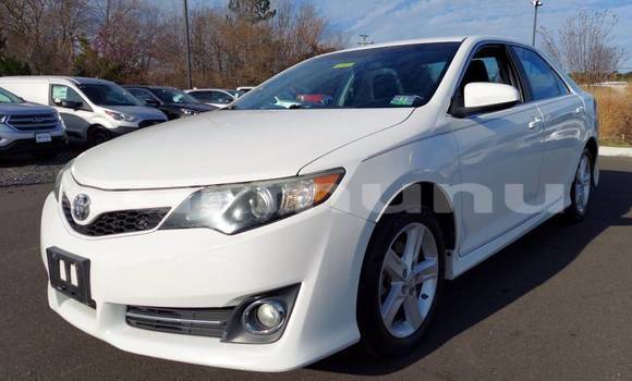 Acheter Import Voiture Toyota Camry Blanc à Brazzaville, Commune de Brazzaville Acheter Import Voiture Toyota Camry Blanc à Brazzaville, Commune de Brazzaville