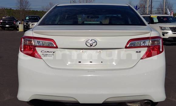 Acheter Import Voiture Toyota Camry Blanc à Brazzaville, Commune de Brazzaville Acheter Import Voiture Toyota Camry Blanc à Brazzaville, Commune de Brazzaville