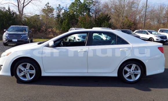 Acheter Import Voiture Toyota Camry Blanc à Brazzaville, Commune de Brazzaville Acheter Import Voiture Toyota Camry Blanc à Brazzaville, Commune de Brazzaville