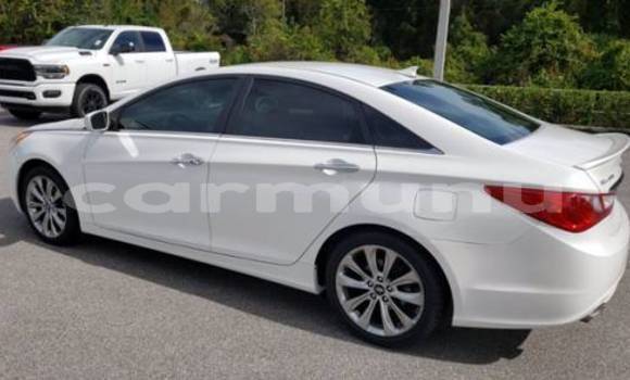Buy Import Hyundai Sonata White Car in Black Point in Kouilou region Buy Import Hyundai Sonata White Car in Black Point in Kouilou region