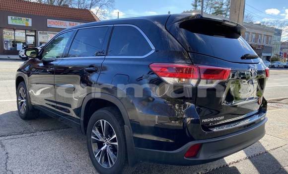 Buy Import Toyota Highlander Black Car in Black Point in Kouilou region Buy Import Toyota Highlander Black Car in Black Point in Kouilou region