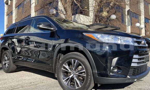 Buy Import Toyota Highlander Black Car in Black Point in Kouilou region Buy Import Toyota Highlander Black Car in Black Point in Kouilou region