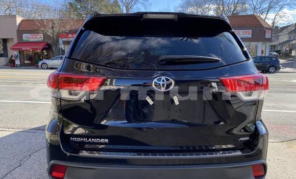 Buy Import Toyota Highlander Black Car in Black Point in Kouilou region Buy Import Toyota Highlander Black Car in Black Point in Kouilou region