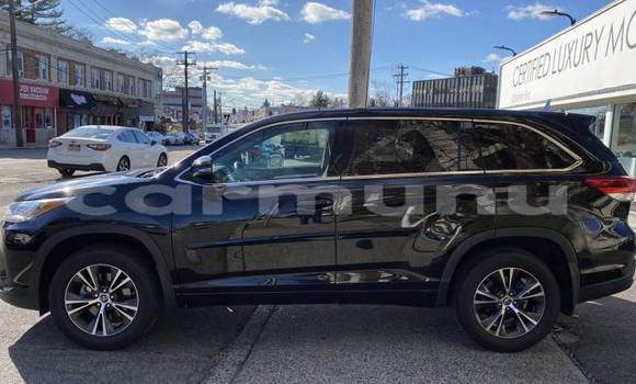 Buy Import Toyota Highlander Black Car in Black Point in Kouilou region Buy Import Toyota Highlander Black Car in Black Point in Kouilou region