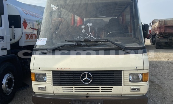 Acheter Import Utilitaire Mercedes‒Benz Truck Beige à Pointe–Noire, Région du Kouilou
