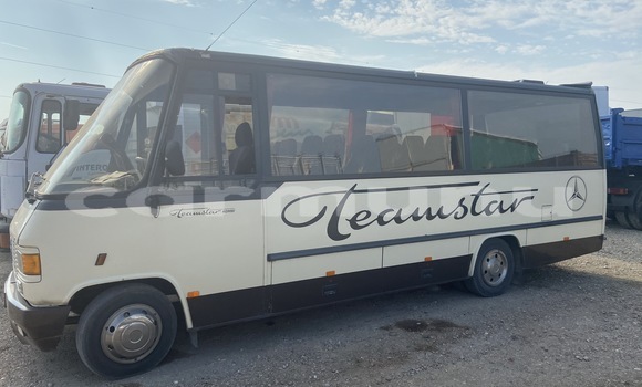 Acheter Import Utilitaire Mercedes‒Benz Truck Beige à Pointe–Noire, Région du Kouilou Acheter Import Utilitaire Mercedes‒Benz Truck Beige à Pointe–Noire, Région du Kouilou