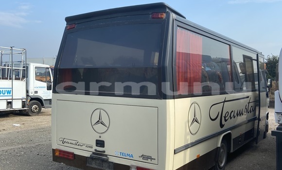 Acheter Import Utilitaire Mercedes‒Benz Truck Beige à Pointe–Noire, Région du Kouilou Acheter Import Utilitaire Mercedes‒Benz Truck Beige à Pointe–Noire, Région du Kouilou