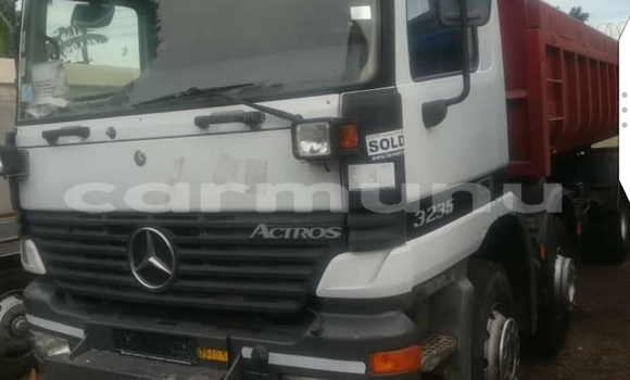 Buy Used Mercedes‒Benz Tipper White Truck in Import - Dubai in Region of Bouenza Buy Used Mercedes‒Benz Tipper White Truck in Import - Dubai in Region of Bouenza