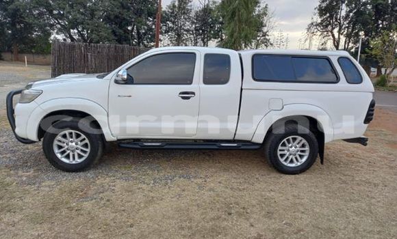 Buy Used Toyota Hilux White Car in Brazzaville in Municipality of Brazzaville Buy Used Toyota Hilux White Car in Brazzaville in Municipality of Brazzaville